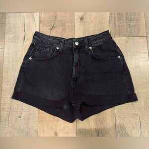 H and M women’s Divided black denim shorts, size: 6